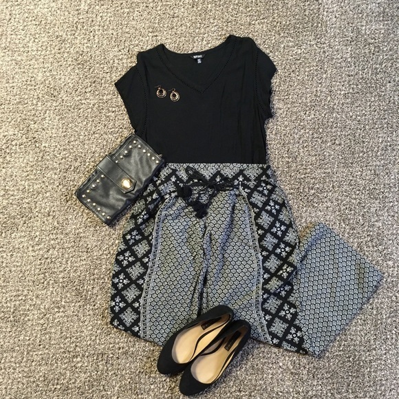 Black loose fit Top - Bundle to save! ;) - Picture 4 of 7